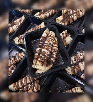 🥞🍮🍓🍫🌰 Špaldové palacinky so škoricovým tvarohom, malinami, jahodovo čokoládovým topingom a naša holandská EMgranala...